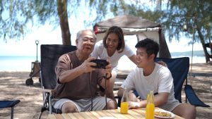 Tips Liburan Bersama Lansia, Taking the Elderly on Vacation