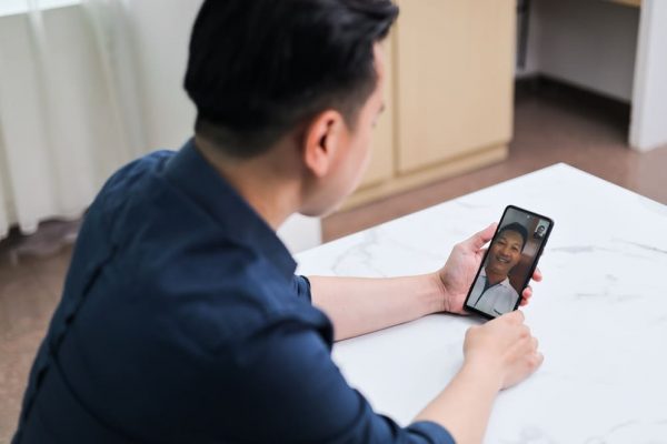 Konsultasi Dokter Online: Solusi Perawatan Kesehatan Praktis
