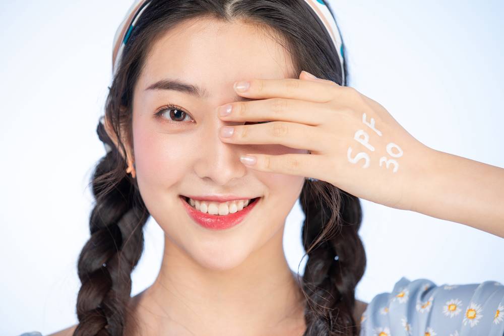 6 Manfaat Sunscreen dan Cara Penggunaan yang Tepat 7 Manfaat sunscreen