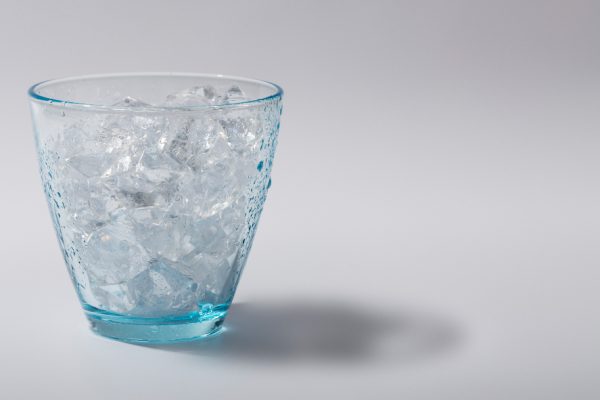 5 Fakta tentang Minum Air Es, Benarkah Berbahaya?