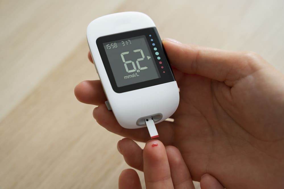 Read more about the article Glukometer: Jenis, Fungsi, dan Cara Kerja