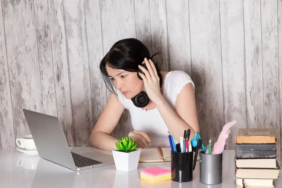 Efek Duduk Terlalu Lama pada Kesehatan Wanita dan Pria: Waktu Ideal dan Solusi Praktis Kavacare
