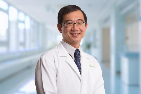 Dr. Andrew Lim Keat Eu: Spesialis Mata di Island Hospital Penang