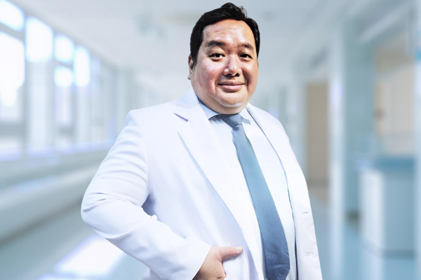 Dr. Egi Edward Manuputty: Top Urologi di Primaya Hospital PGI Cikini