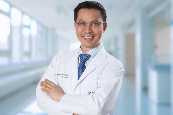 Dr. Kamol Pansritum: Dokter Bedah Plastik di Kamol Hospital Thailand