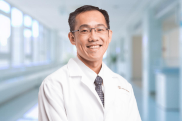 Dr. Lee Hock Keong: Top Dokter Spesialis Bedah Saraf di Island Hospital