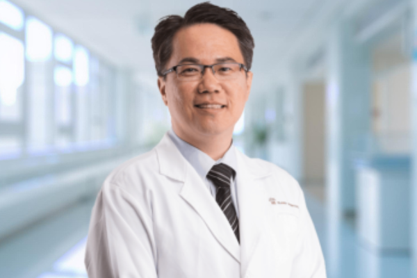 Dr. Lo Kang Shang Chit: Top Dokter Spesialis Kulit di Island Hospital