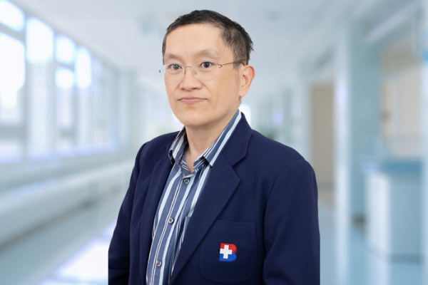 Dr. Kachin Wattanawong Top Dokter Bedah Plastik di Bangkok Hospital