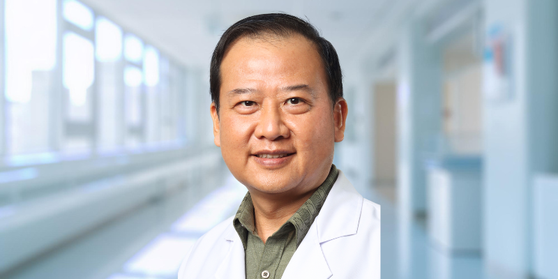 Read more about the article Dr. Tah Kheng Soon, Raymond: Top Ophthalmologist di Adventist Hospital