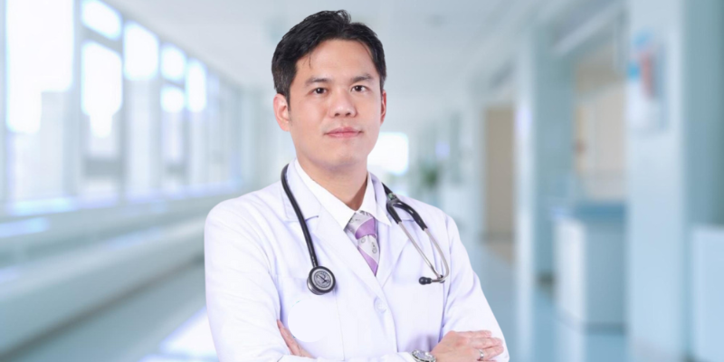 Read more about the article Dr. Thanyawat Sasanakietkul, Top Spesialis Bedah Kepala & Leher di Bangkok Hospital, Thailand