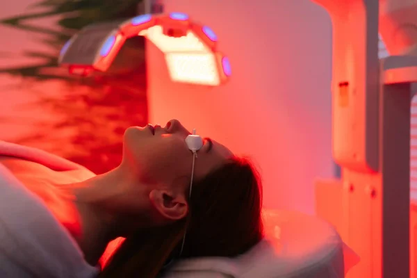 Red Light Therapy dan Aplikasinya dalam Perawatan Kulit