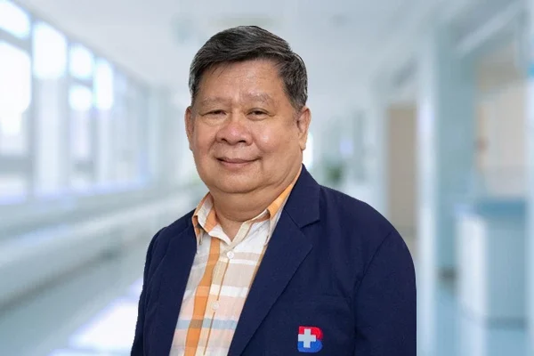 Dr. Surapol Issaragrisil, Top Hematologi di Wattanosoth Cancer Hospital