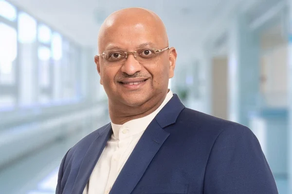 Dr. Suhail Suresh Abdullah Top Ortopedis untuk Penggantian Sendi di Sunway Medical Centre