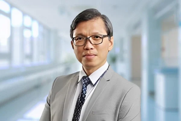 Dr. Chen Tse Peng: Spesialis Ginjal Ternama di Gleneagles Penang