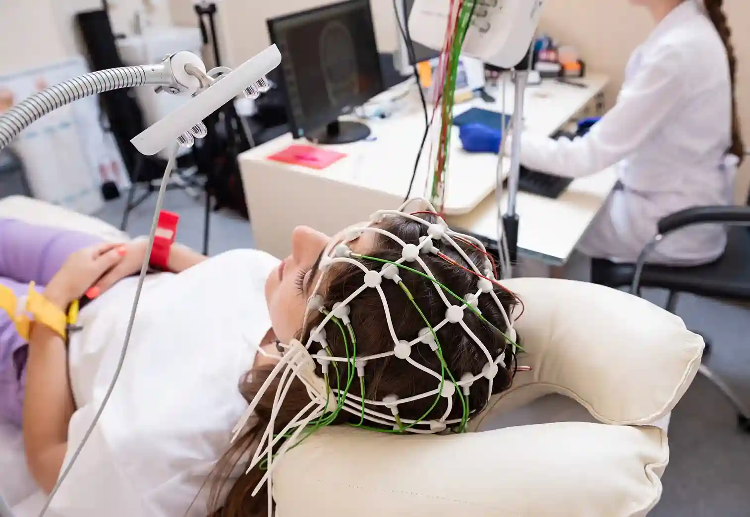 Read more about the article Apa Sebenarnya Deep Brain Stimulation Terapi dan Kapan Harus Dipertimbangkan?