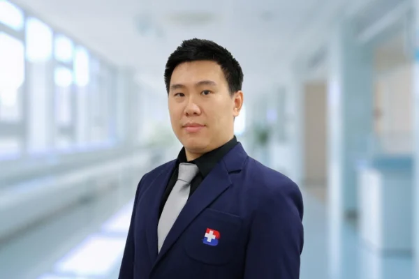 Dr. Padungkiat Tangpiroontham Top Dokter Bedah Jantung dan Paru di Bangkok Hospital