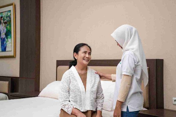 Menjadi Caregiver Pasien Demensia: Tugas dan Tantangannya