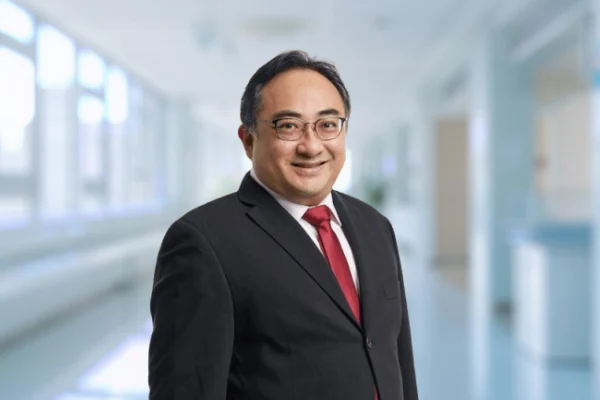Dr Koh Kiok Miang Top Dokter Bedah Saraf di Mount Elizabeth Hospital
