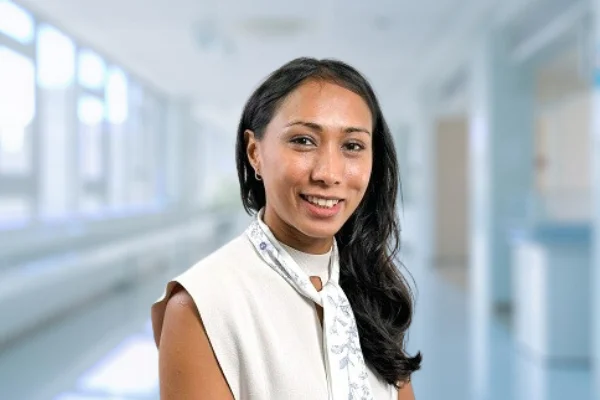 Dr Nur Fadhlina Abdul Satar Top Dokter Onkologi Klinis di Pantai Hospital, Kuala Lumpur