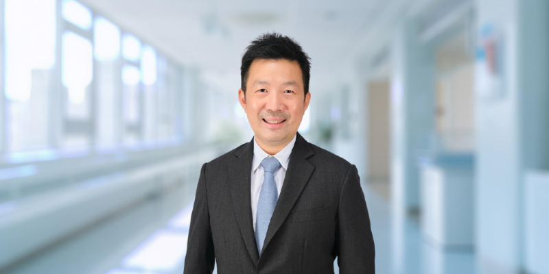 Read more about the article Dr John Law Lik Muk Top Dokter Spesialis Paru di Mount Elizabeth Hospital dan Gleneagles Medical Centre