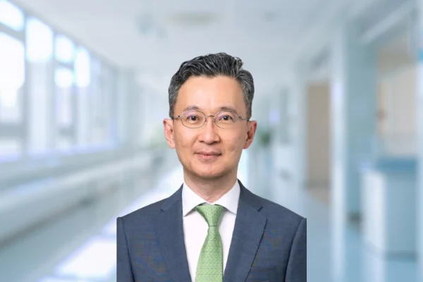Dr Goh Yau Hong Top Dokter Spesialis THT di Mount Elizabeth Hospital