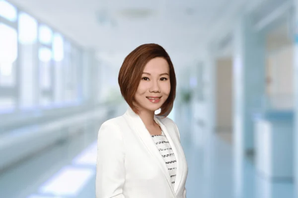 Dr Tan Yar Li Top Dokter Mata di Gleneagles Hospital Singapura