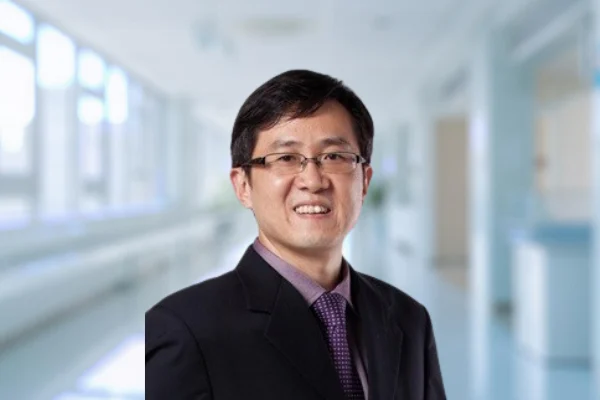Dr Lim Khong Hee Top Dokter Bedah Umum di Mount Elizabeth Novena Hospital