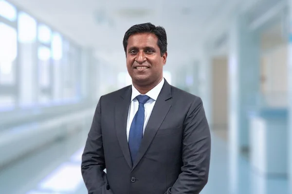 Dr Thuraikumar Kanniah Top Dokter Bedah Ortopedi Tulang Belakang di Gleneagles Hospital Kuala Lumpur