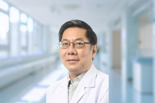 Dr Leow Thye Yng Top Dokter Spesialis Mata di Penang Adventist Hospital