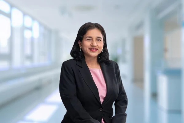 Dr Tara Mary George Top Dokter Spesialis Mata di Sunway Medical Centre, Kuala Lumpur
