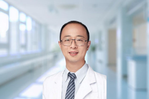 Dr Yang Jun Top Ahli CyberKnife dan Terapi Kanker Presisi di Foshan Chancheng Hospital